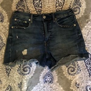 GAP 3in Inseam Med Wash Shorts